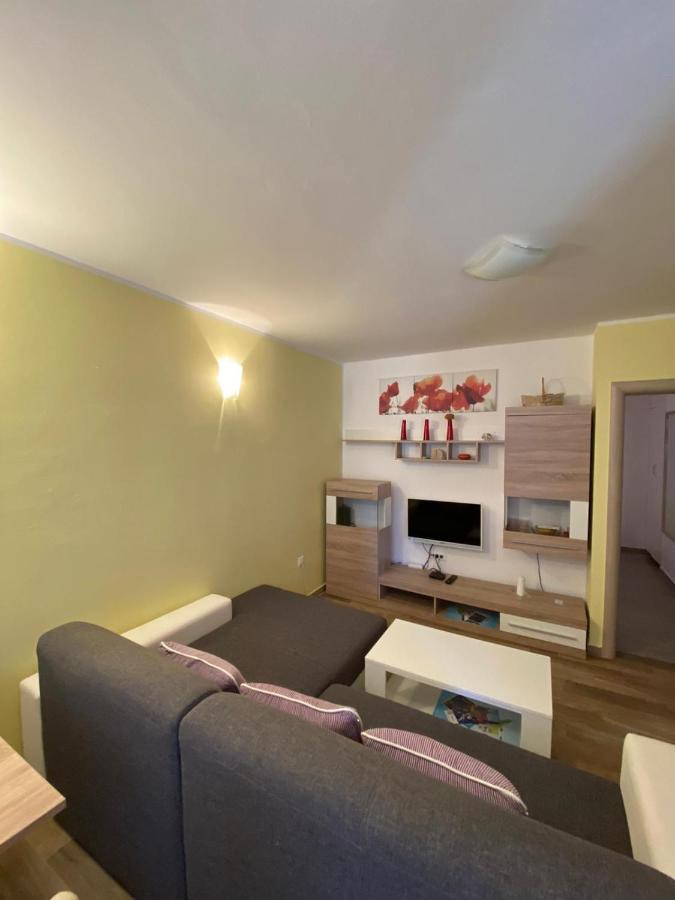 Apartmani Danica เนเรซีน ภายนอก รูปภาพ