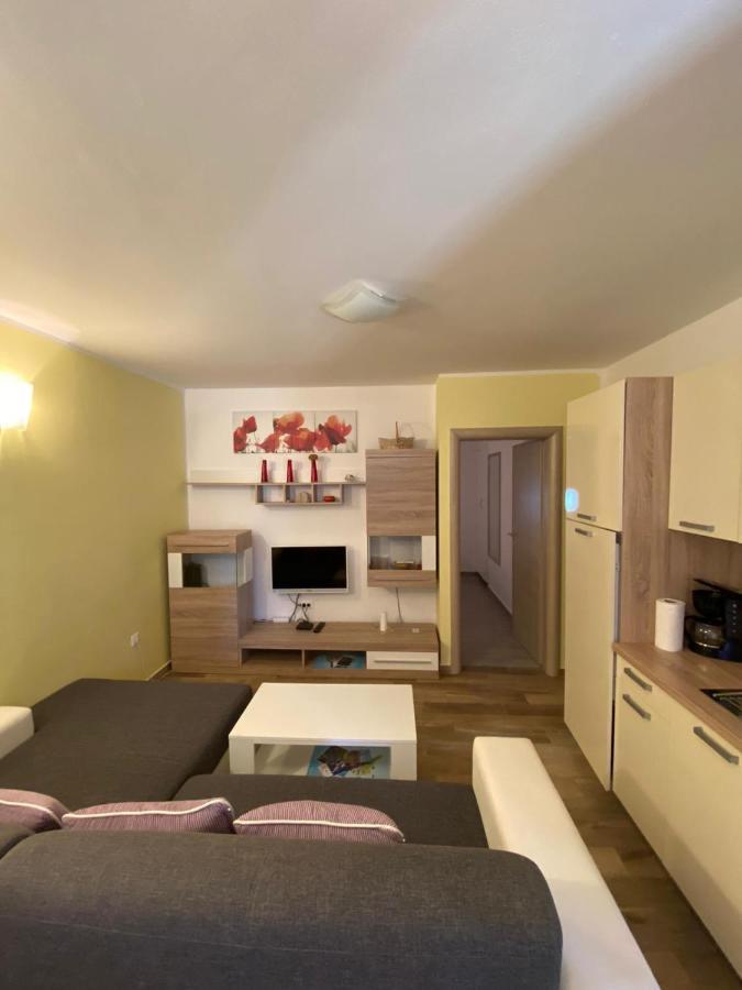 Apartmani Danica เนเรซีน ภายนอก รูปภาพ