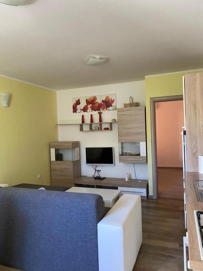Apartmani Danica เนเรซีน ภายนอก รูปภาพ