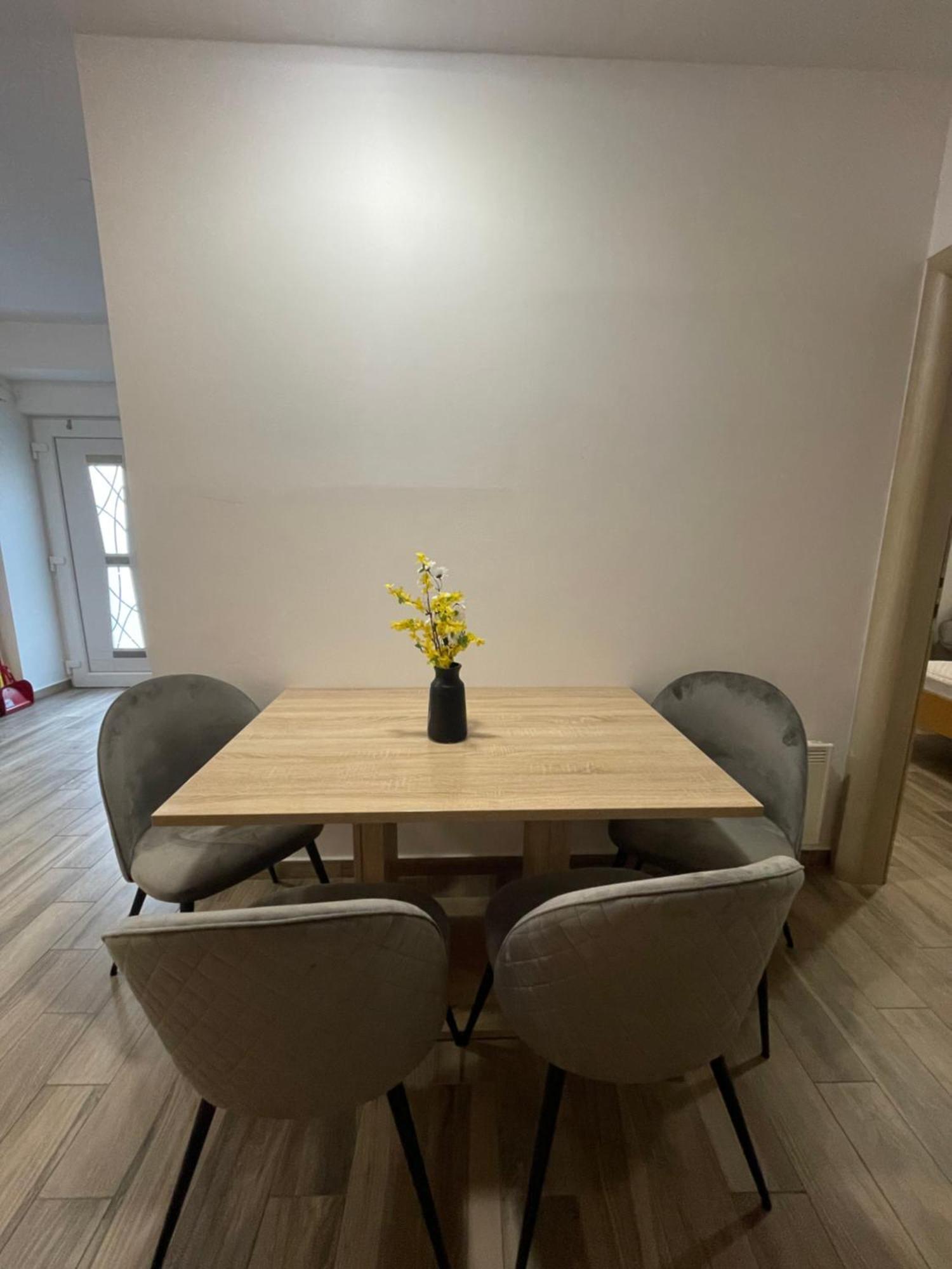 Apartmani Danica เนเรซีน ภายนอก รูปภาพ