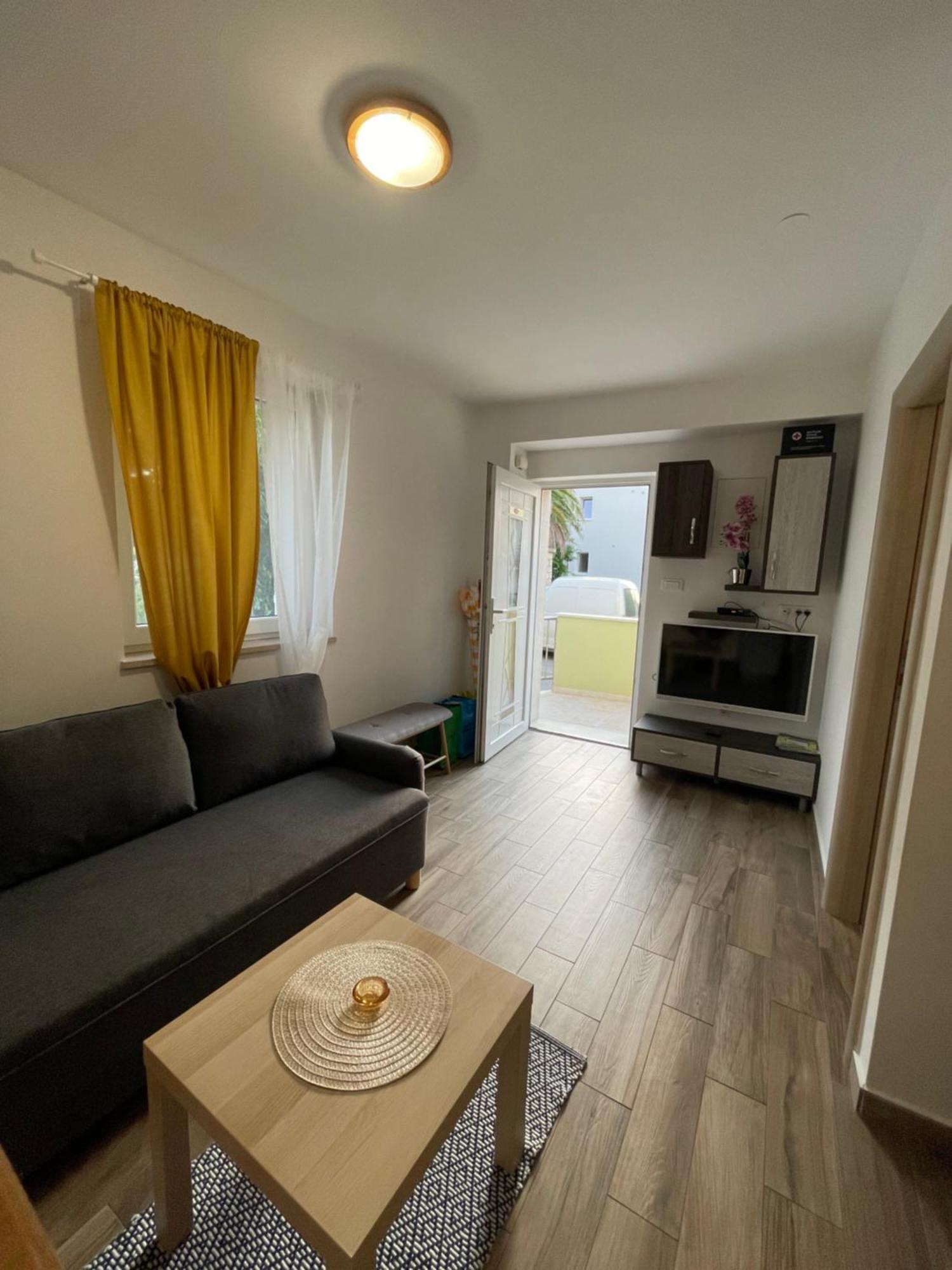 Apartmani Danica เนเรซีน ภายนอก รูปภาพ