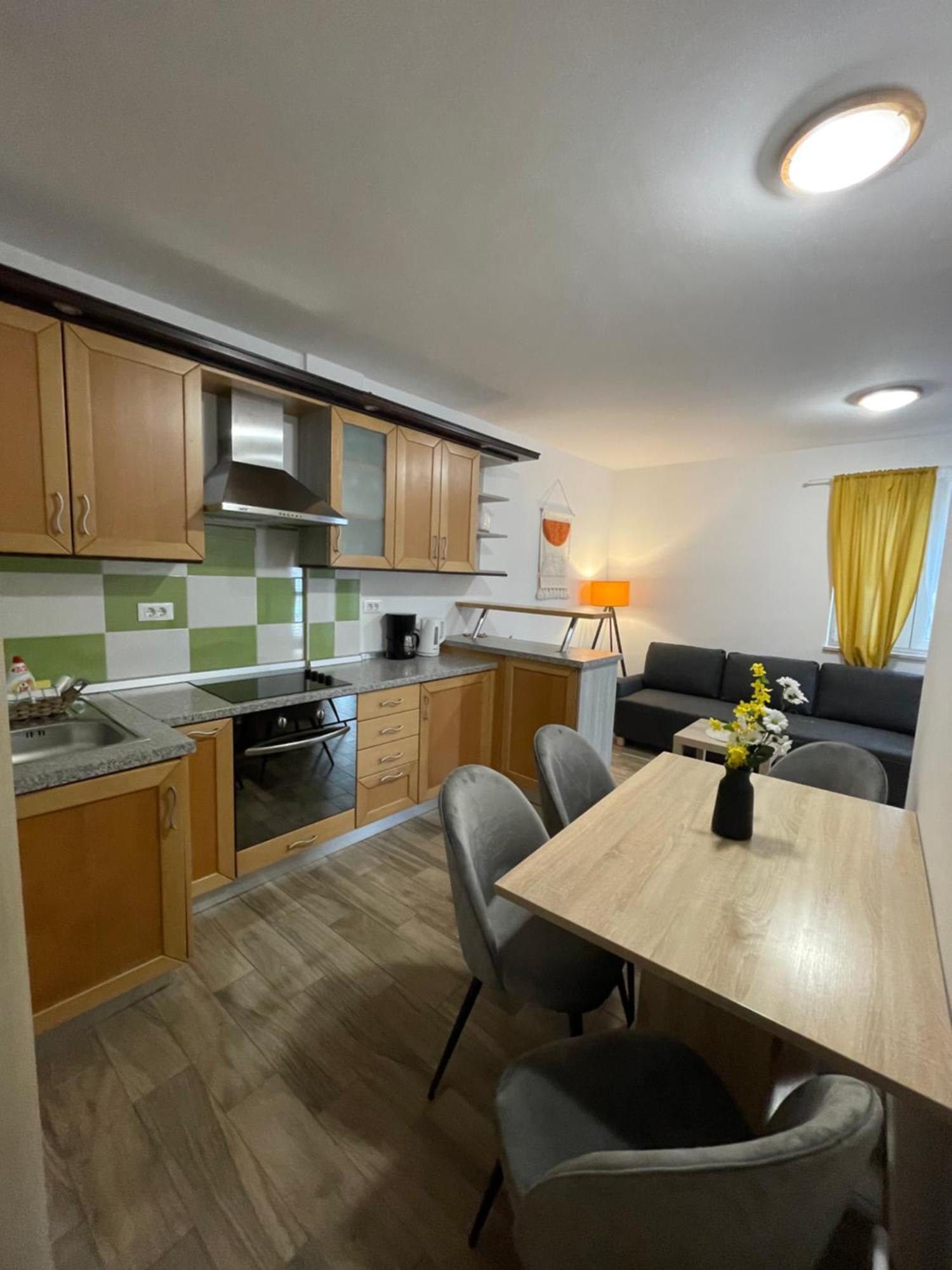 Apartmani Danica เนเรซีน ภายนอก รูปภาพ