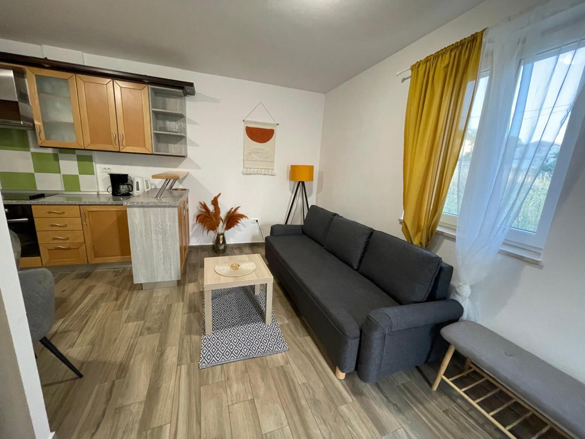 Apartmani Danica เนเรซีน ภายนอก รูปภาพ