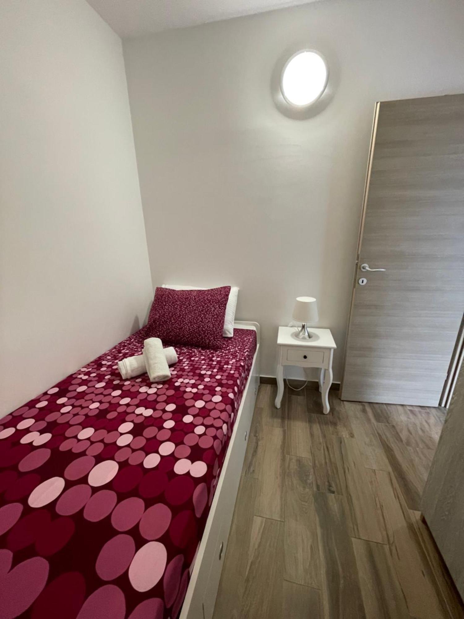 Apartmani Danica เนเรซีน ภายนอก รูปภาพ