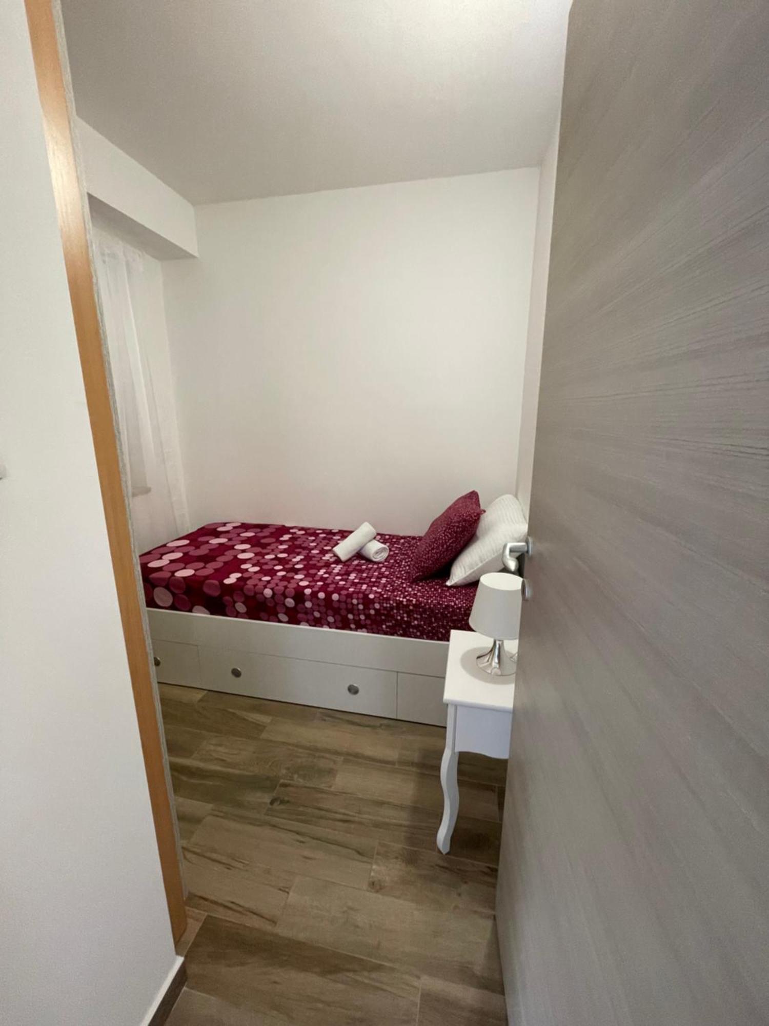 Apartmani Danica เนเรซีน ภายนอก รูปภาพ