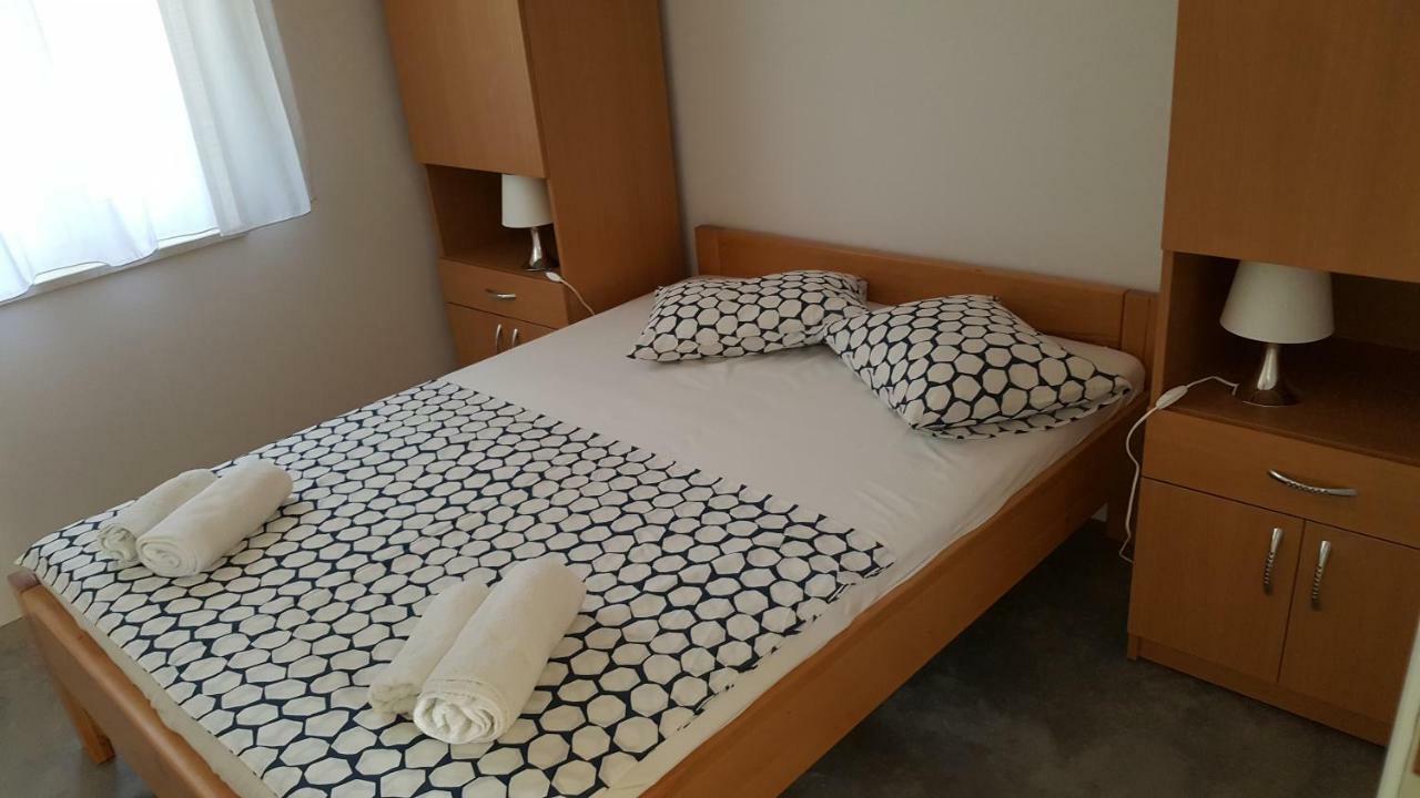 Apartmani Danica เนเรซีน ภายนอก รูปภาพ