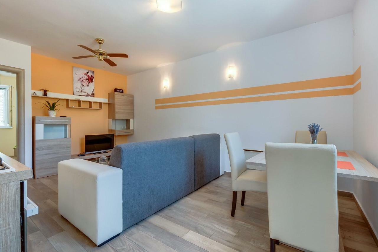 Apartmani Danica เนเรซีน ภายนอก รูปภาพ