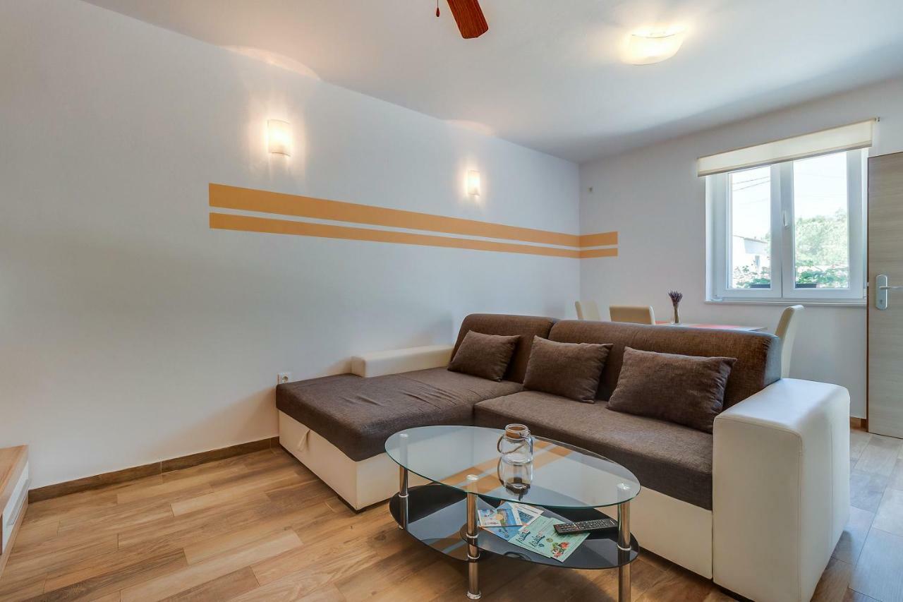 Apartmani Danica เนเรซีน ภายนอก รูปภาพ