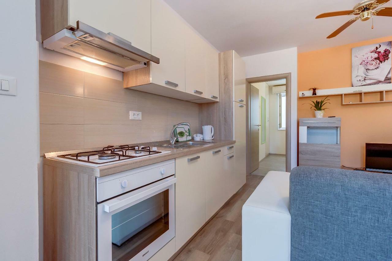 Apartmani Danica เนเรซีน ภายนอก รูปภาพ