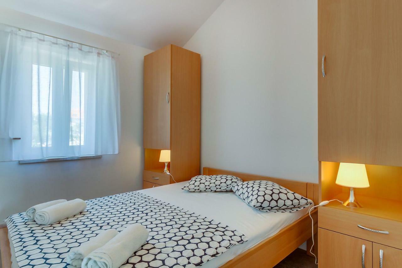 Apartmani Danica เนเรซีน ภายนอก รูปภาพ