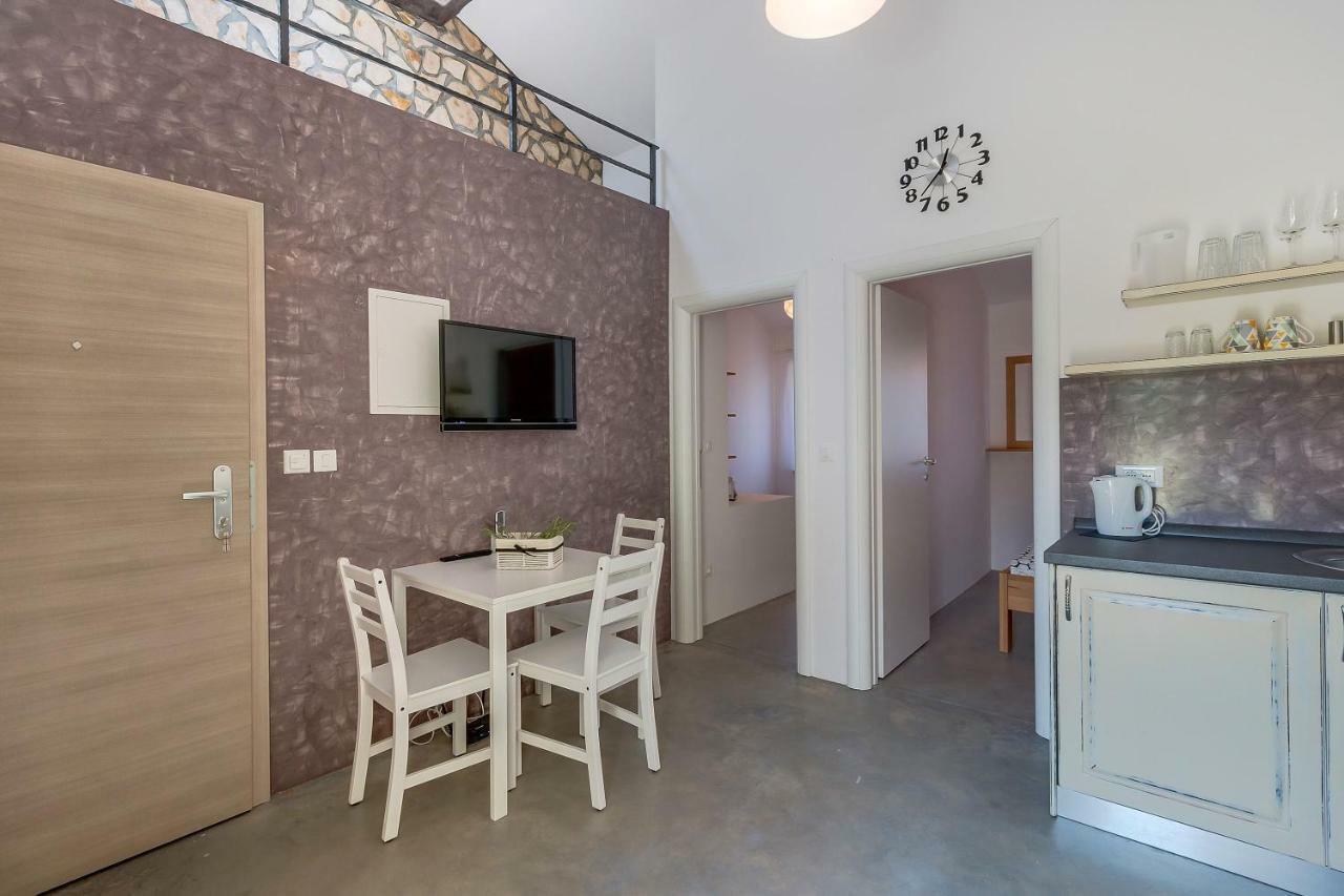 Apartmani Danica เนเรซีน ภายนอก รูปภาพ