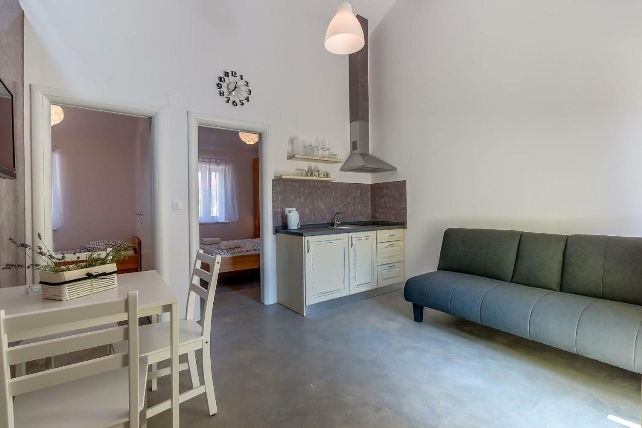 Apartmani Danica เนเรซีน ภายนอก รูปภาพ