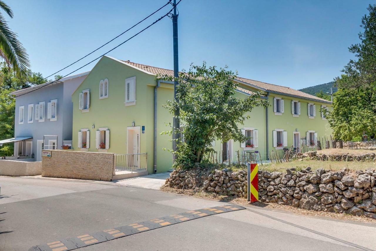Apartmani Danica เนเรซีน ภายนอก รูปภาพ